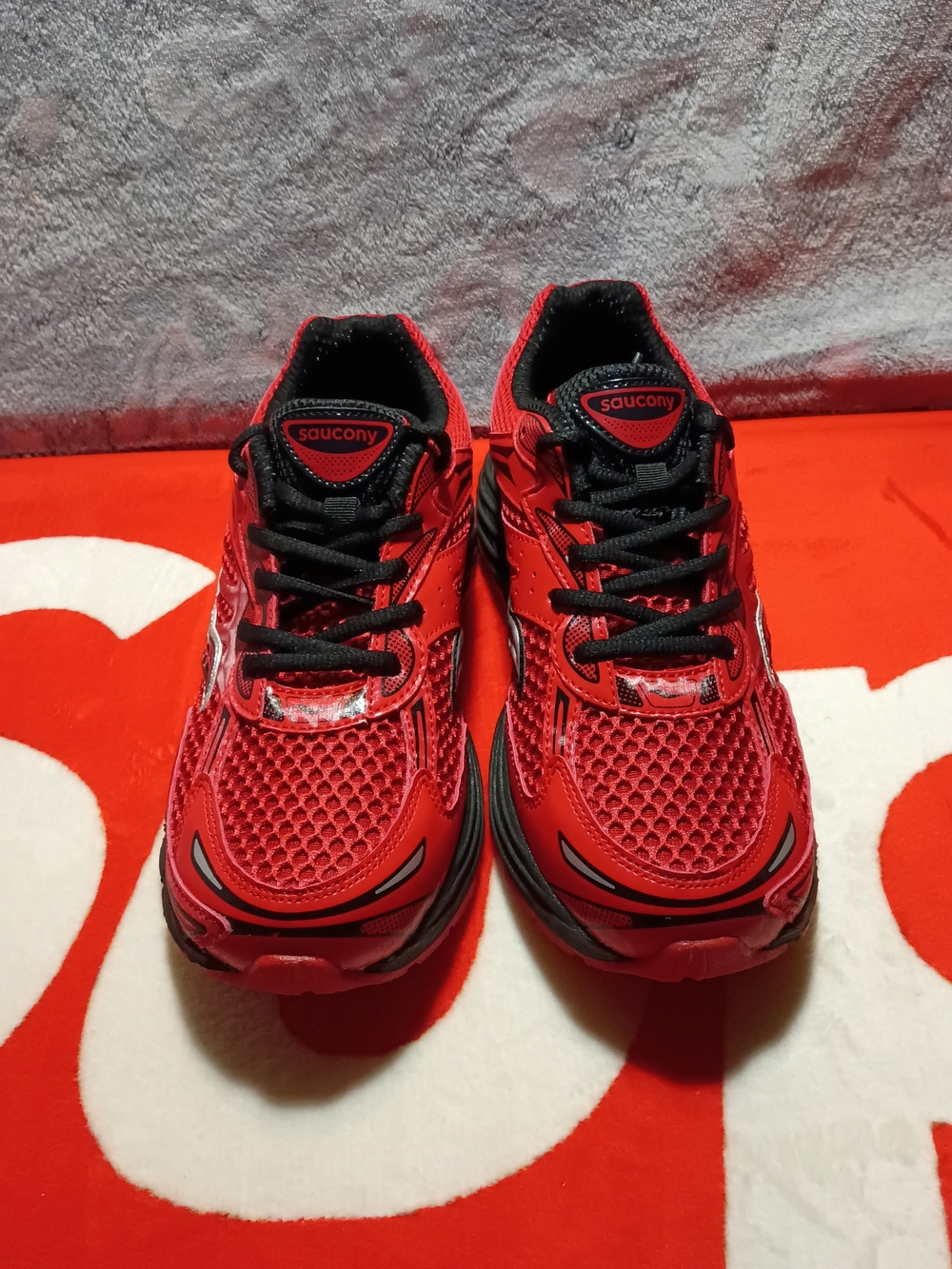 Saucony ProGrid Omni 9 KDZ Red Black Running Shoes Men's Size 7M/8.5WBrand New
